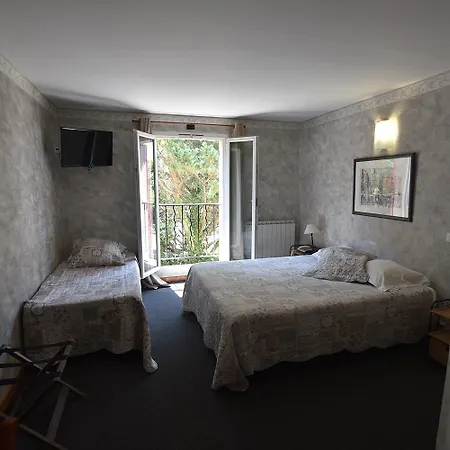 Prato Otel Pernes-les-Fontaines